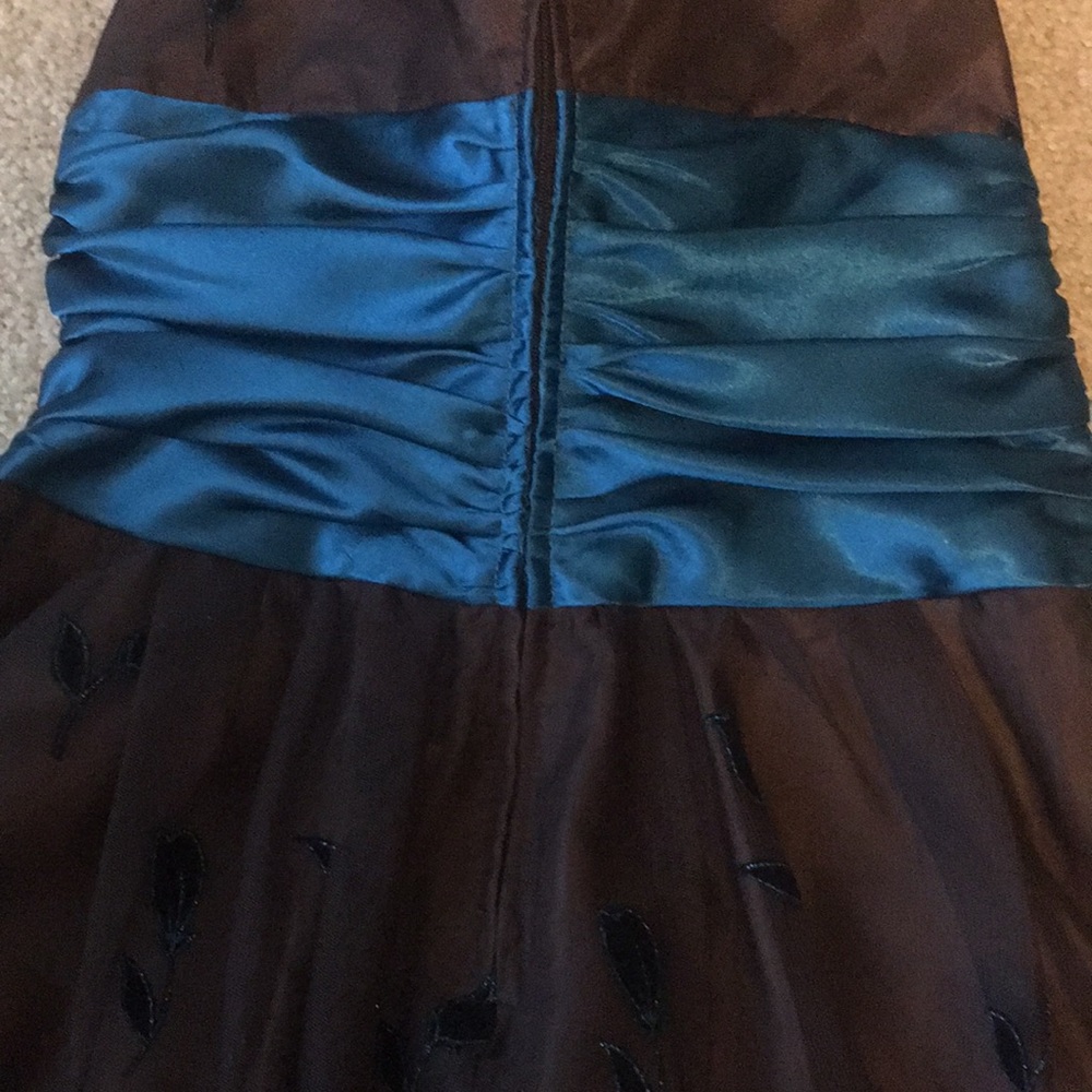 Brown with teal flower accents and cummerbund - Picture 4 of 5